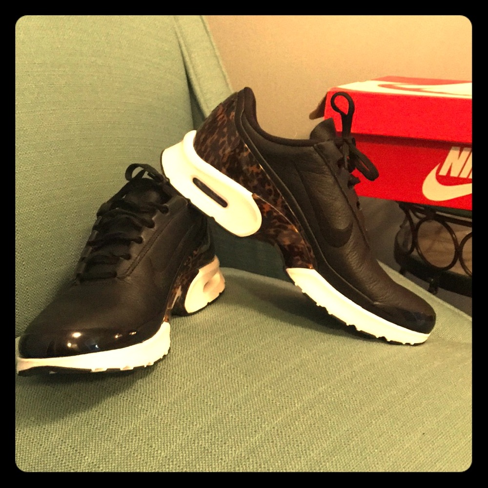 NWB Nike